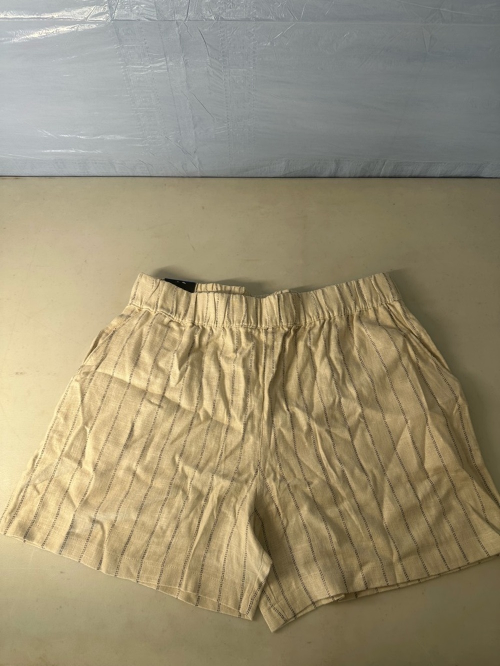 Blank NYC Cream Striped Women’s Shorts Bermudas